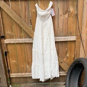 Justify White Sleeveless Sweetheart Maxi Dress